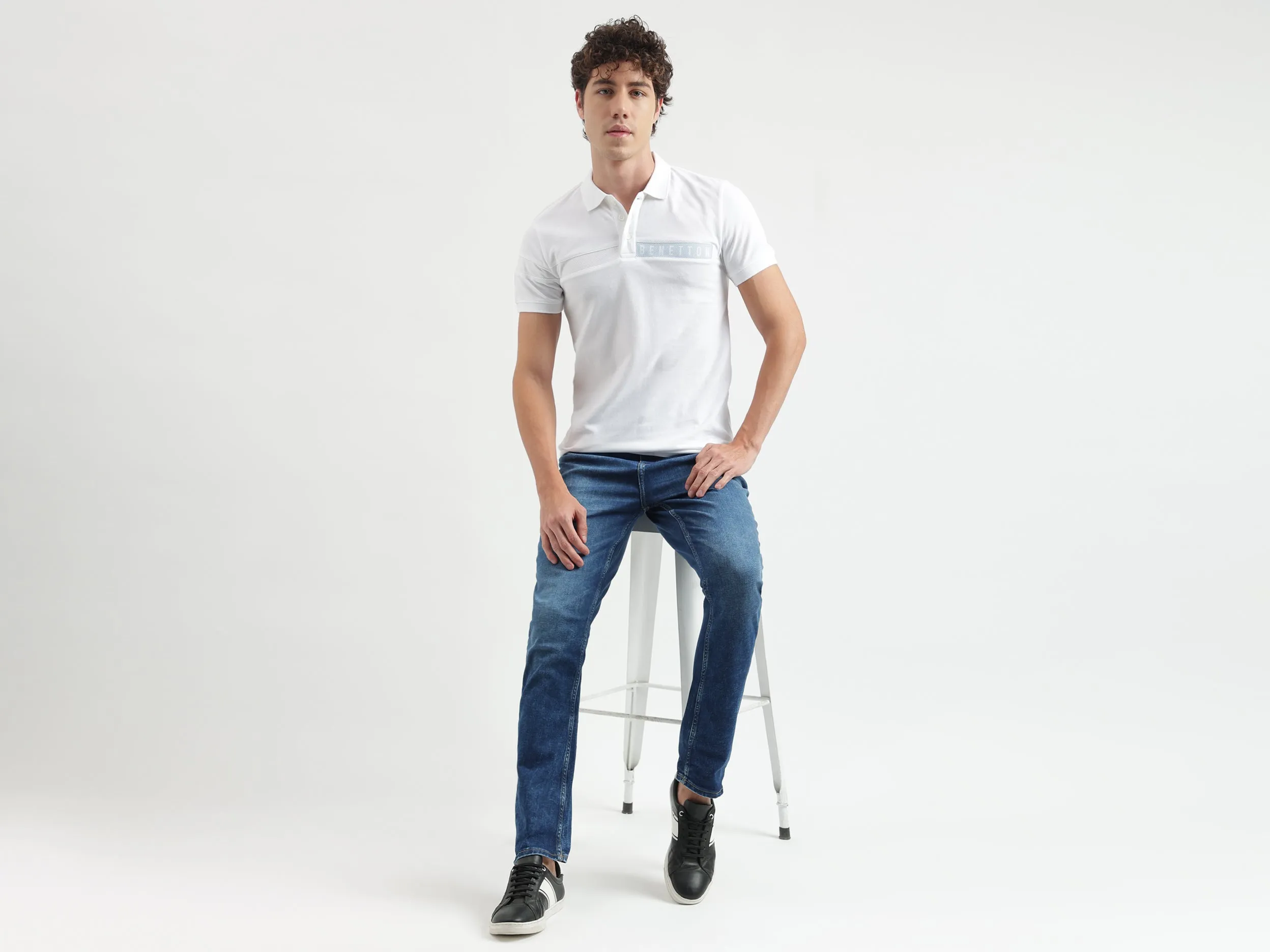 Solid Pattern Carrot Fit Jeans
