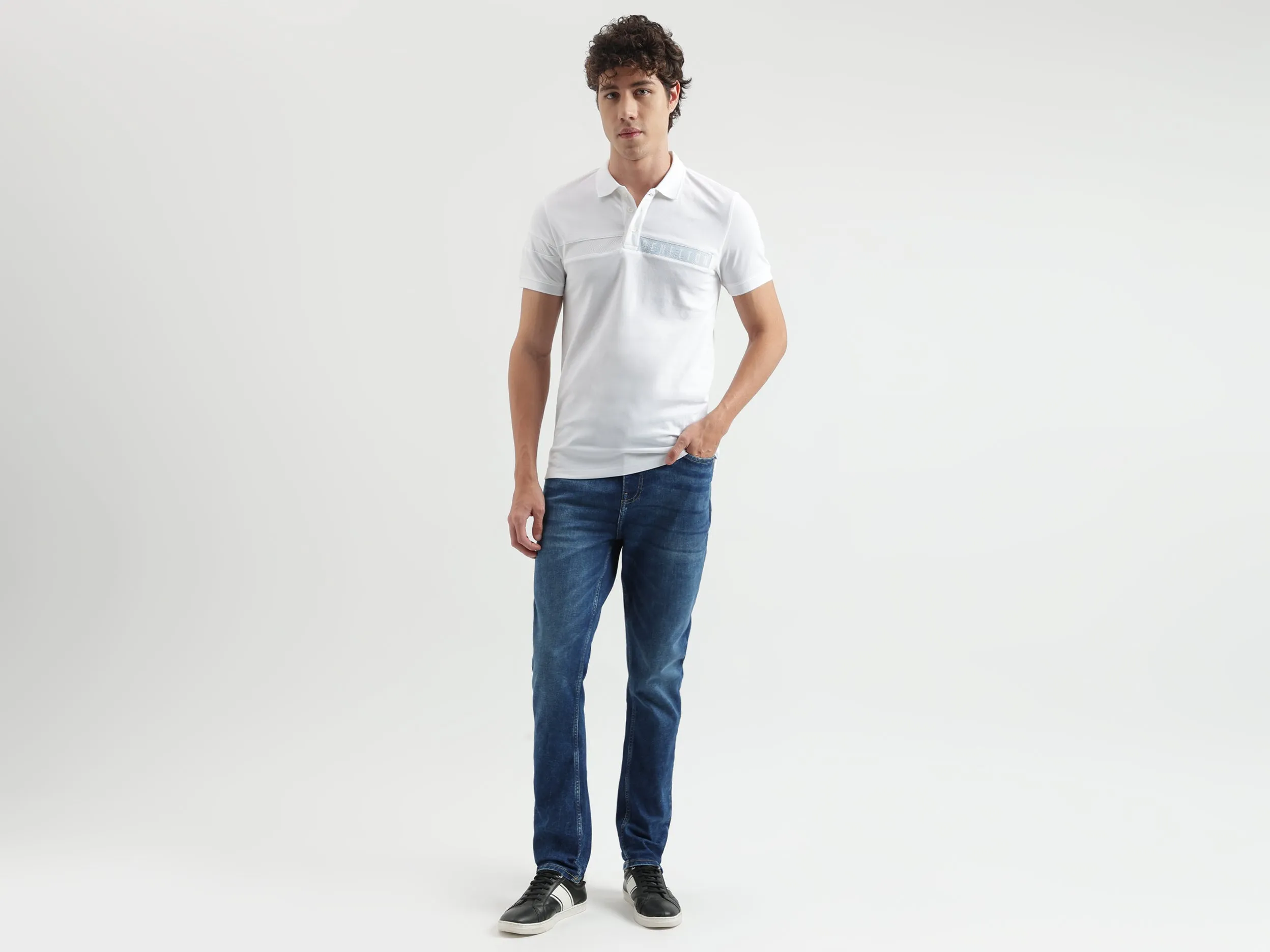 Solid Pattern Carrot Fit Jeans