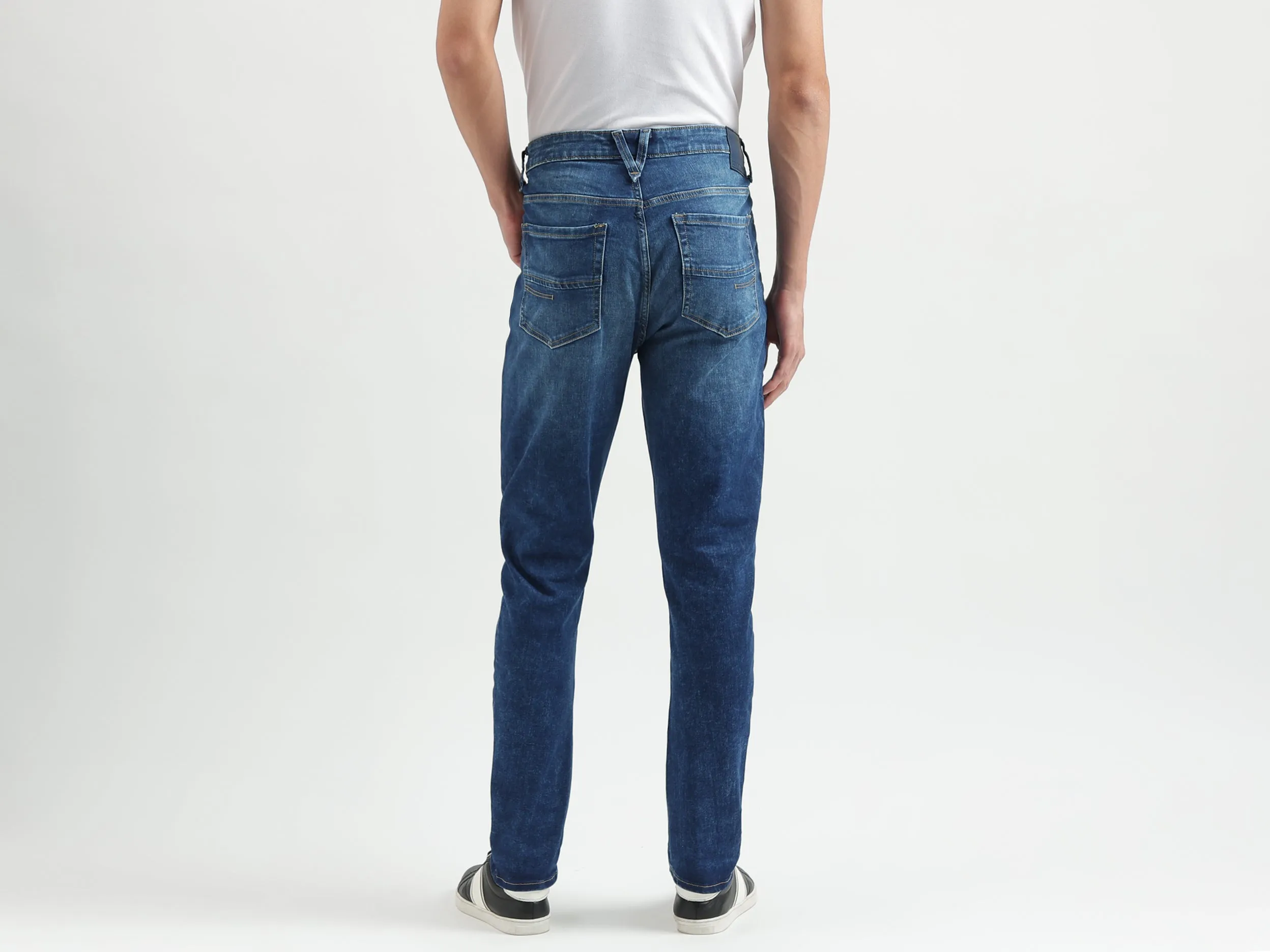 Solid Pattern Carrot Fit Jeans