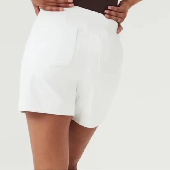 SPANX On-the-Go 6” Shorts with Ultimate Opacity Technology White Shorts 2X