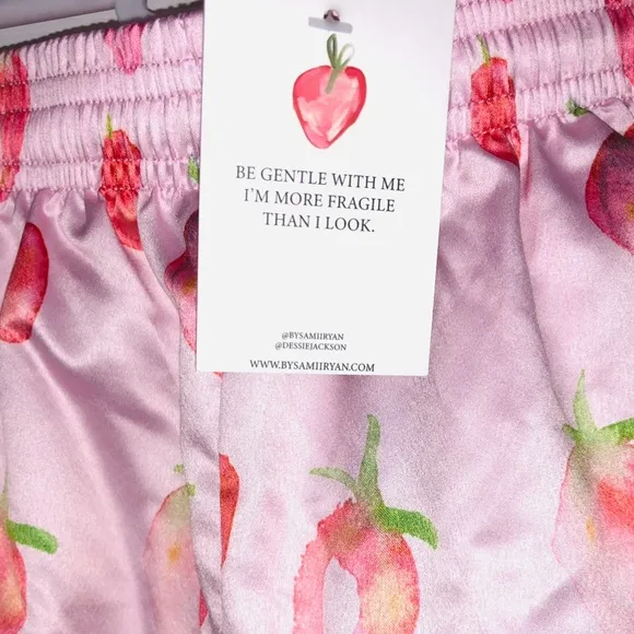 Strawberry shorts (XS)