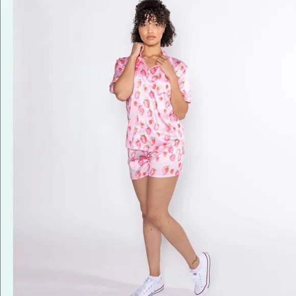 Strawberry shorts (XS)