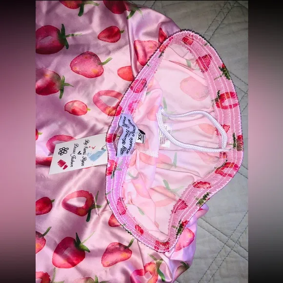 Strawberry shorts (XS)