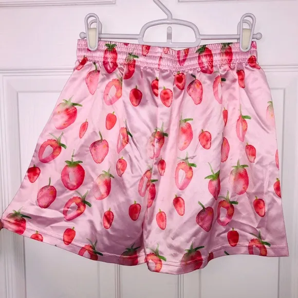 Strawberry shorts (XS)