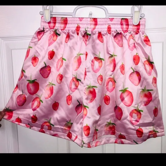 Strawberry shorts (XS)