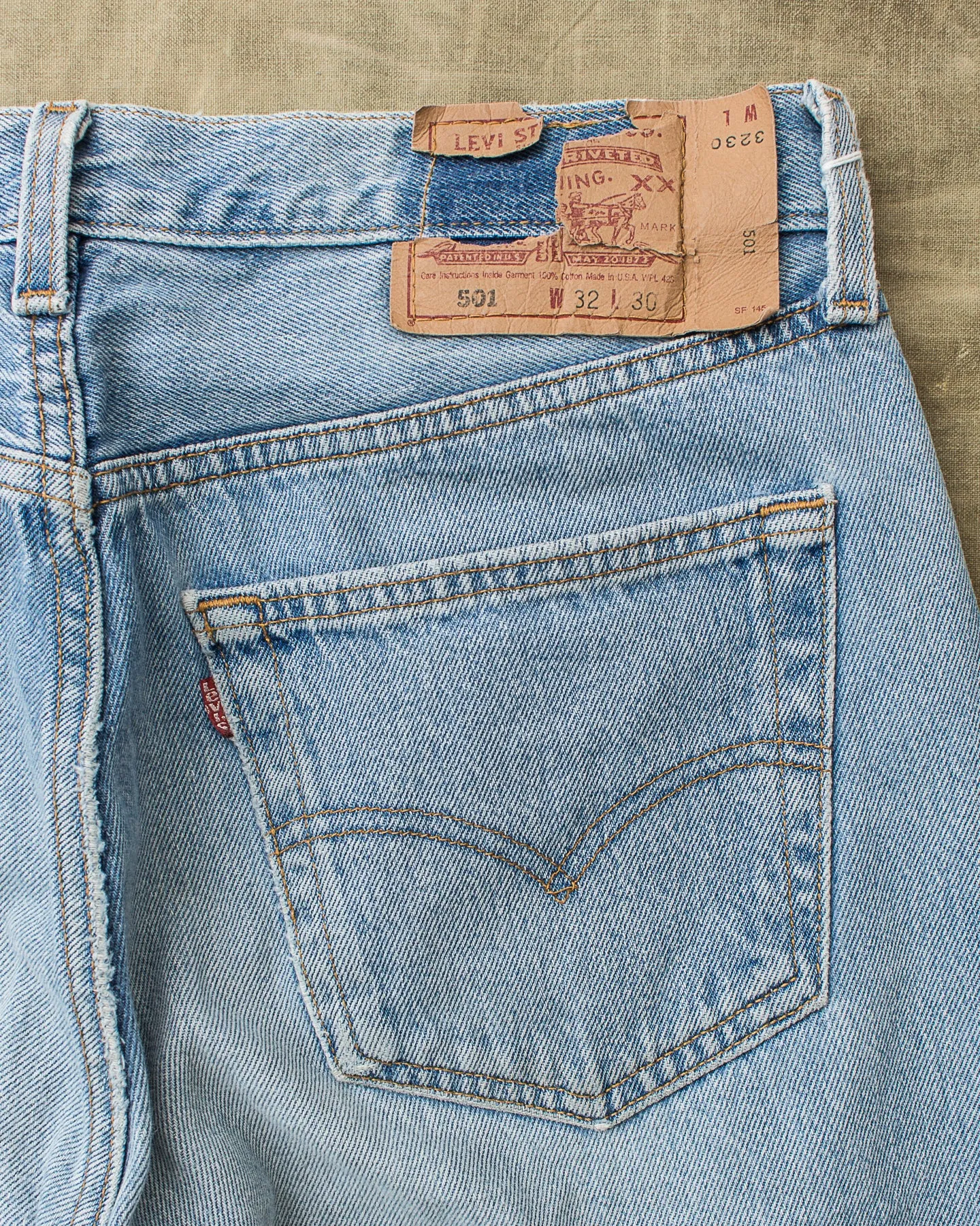 Vintage 1990's Made in USA Levi's 501 Jeans W 32 / L 30