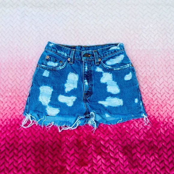 🌸Vintage 512 Levi’s jean shorts