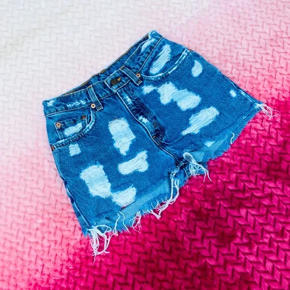 🌸Vintage 512 Levi’s jean shorts