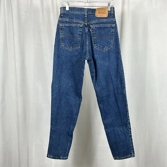 Vintage 90’s Levi’s 550 Relaxed Fit Tapered Leg Jeans.
