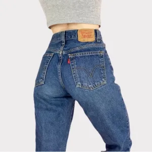 Vintage 90’s Levi’s 550 Relaxed Fit Tapered Leg Jeans.