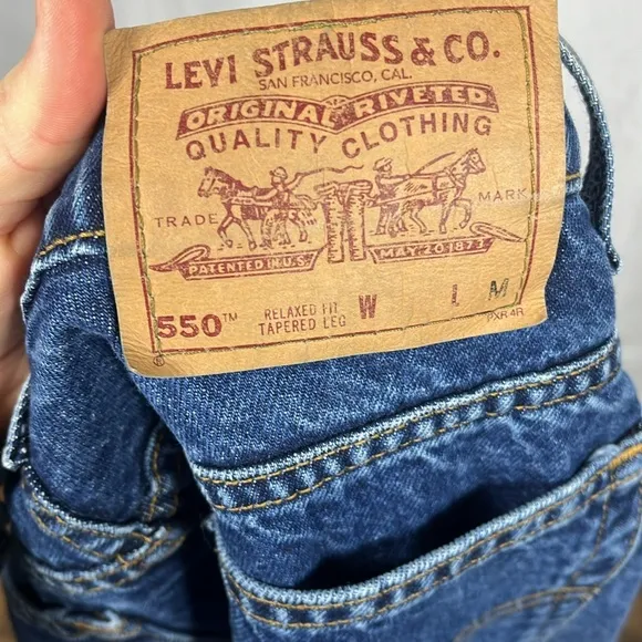 Vintage 90’s Levi’s 550 Relaxed Fit Tapered Leg Jeans.
