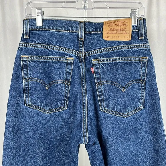 Vintage 90’s Levi’s 550 Relaxed Fit Tapered Leg Jeans.