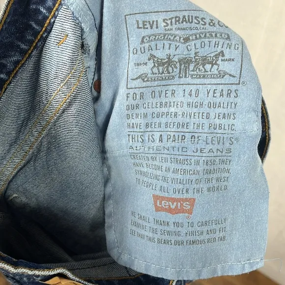 Vintage 90’s Levi’s 550 Relaxed Fit Tapered Leg Jeans.