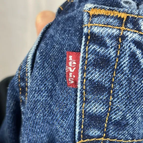 Vintage 90’s Levi’s 550 Relaxed Fit Tapered Leg Jeans.