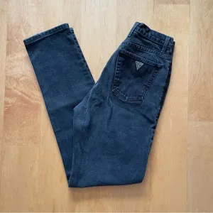 Vintage Guess Women's High Rise Tapered Jeans size 30 VGVC Faded Black